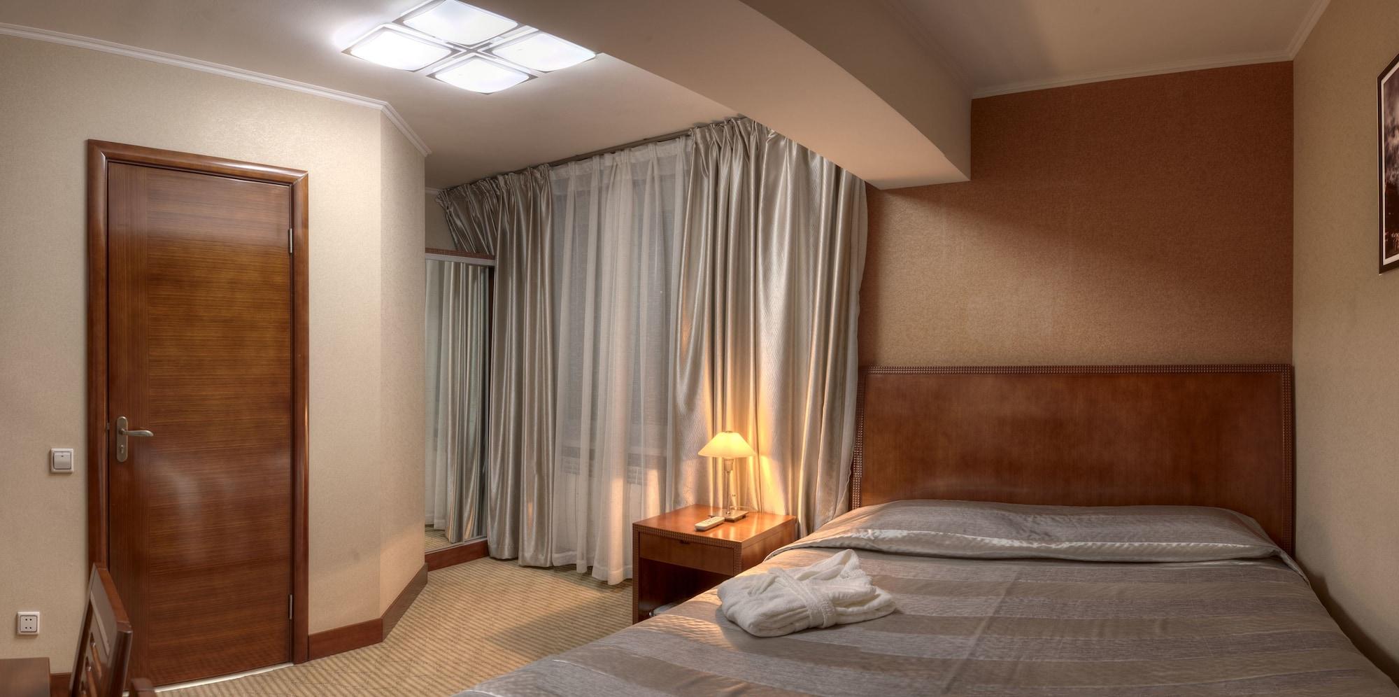 Voyage Hotel Алма Ата Екстериор снимка