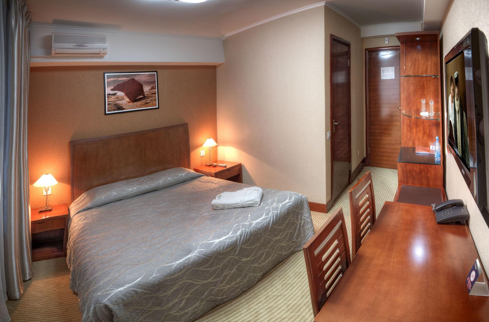 Voyage Hotel Алма Ата Екстериор снимка