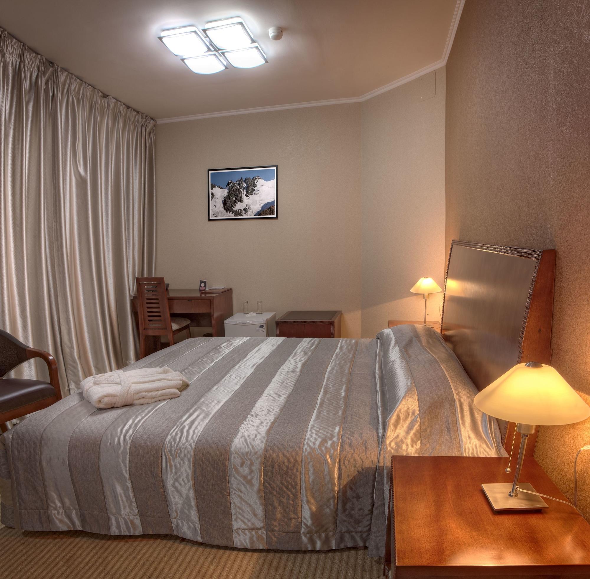 Voyage Hotel Алма Ата Стая снимка