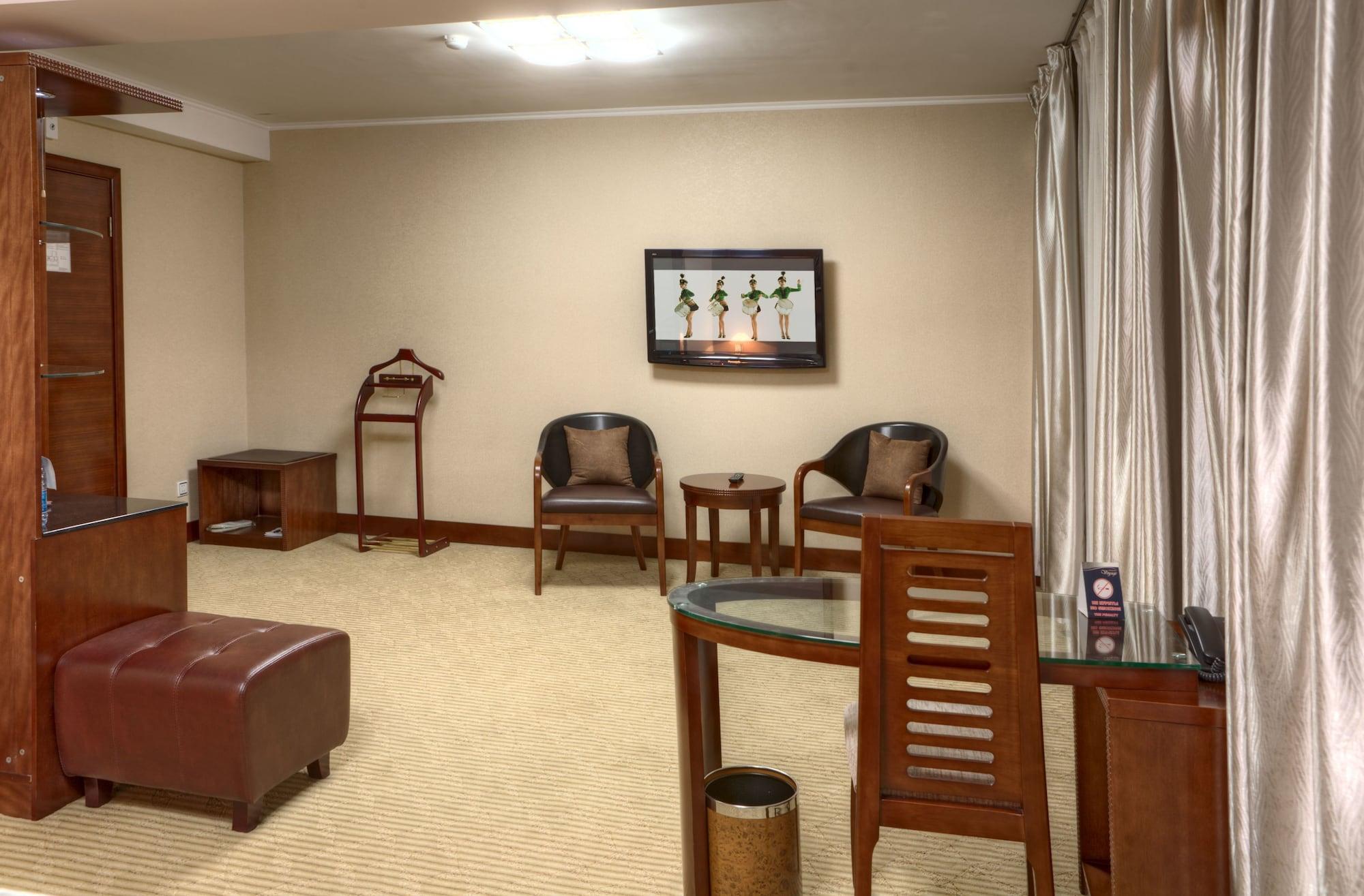 Voyage Hotel Алма Ата Екстериор снимка