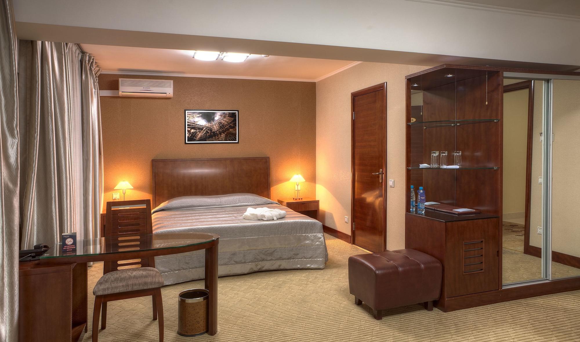 Voyage Hotel Алма Ата Екстериор снимка