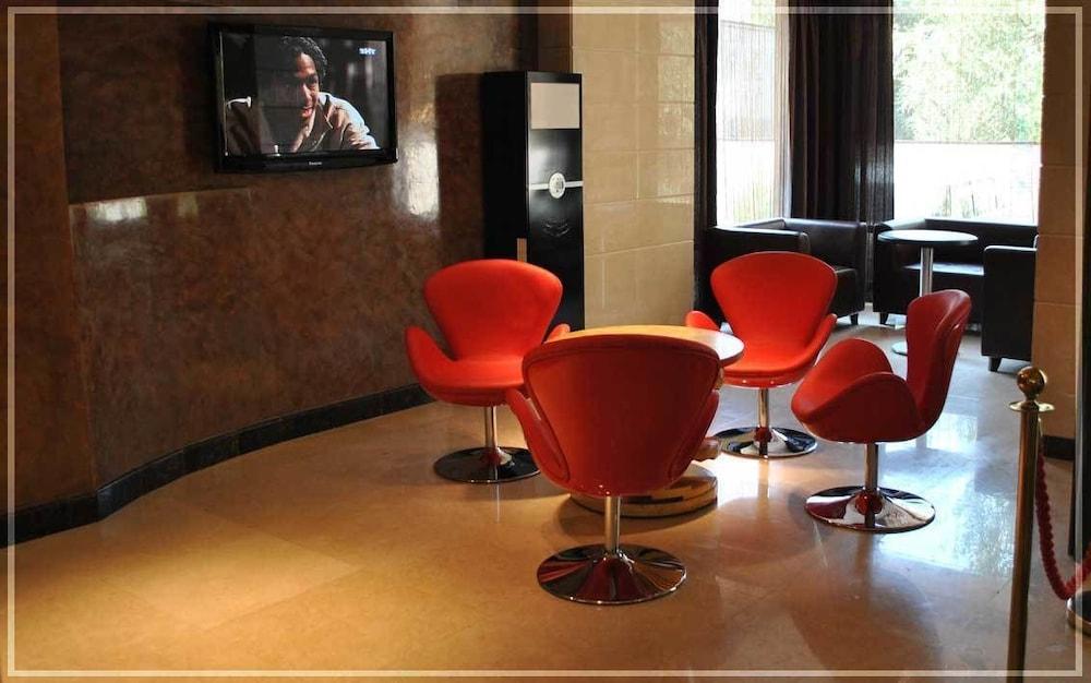 Voyage Hotel Алма Ата Стая снимка