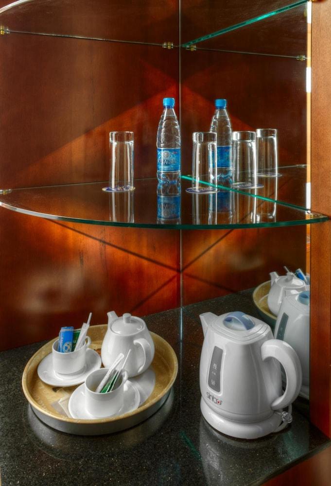 Voyage Hotel Алма Ата Екстериор снимка