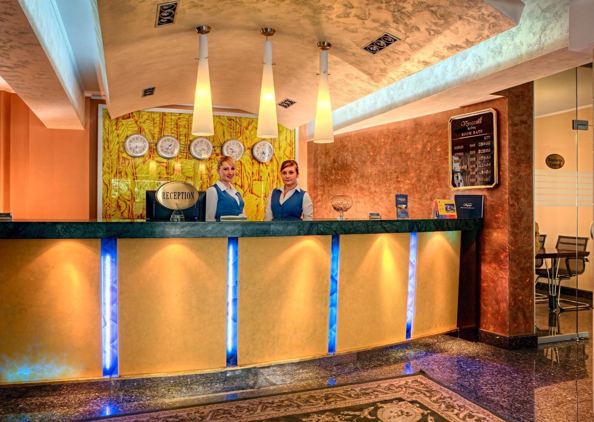 Voyage Hotel Алма Ата Екстериор снимка