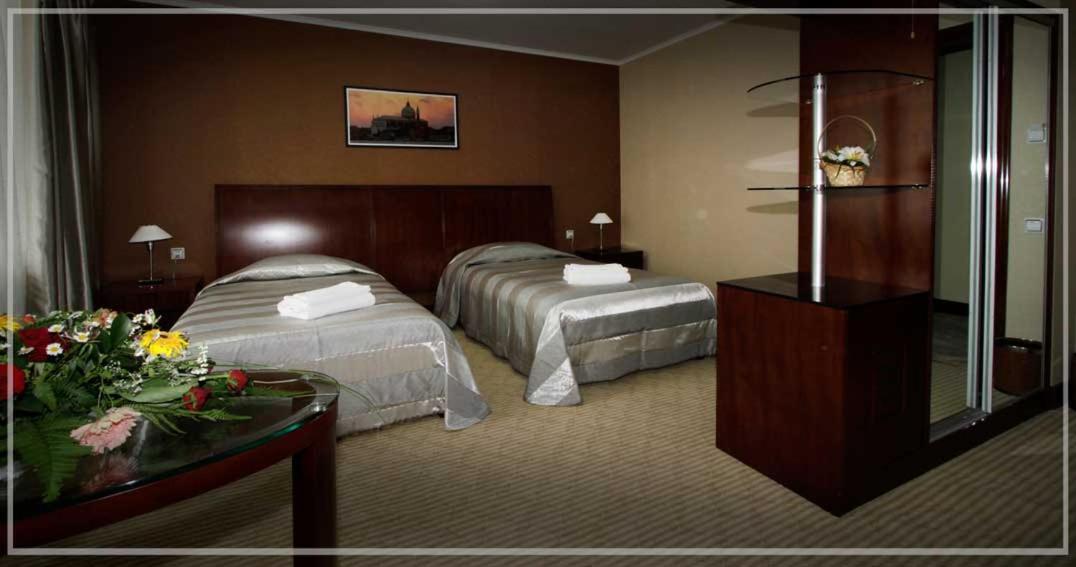 Voyage Hotel Алма Ата Стая снимка