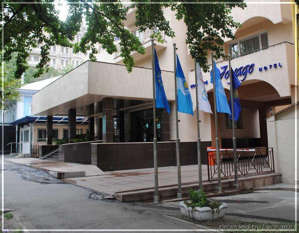 Voyage Hotel Алма Ата Екстериор снимка