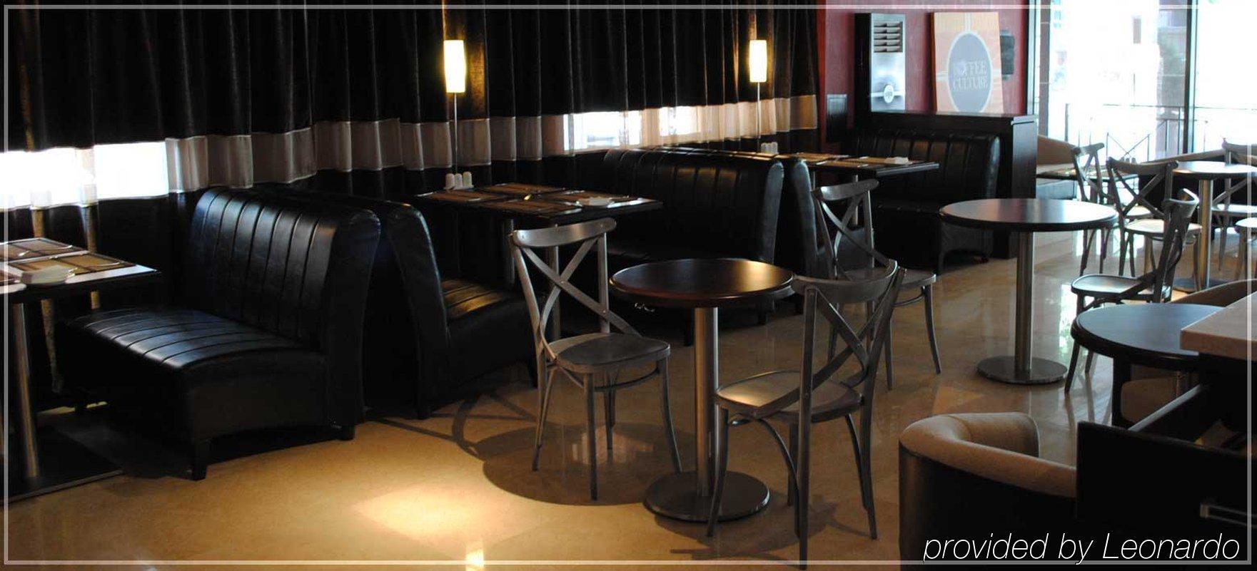 Voyage Hotel Алма Ата Ресторант снимка