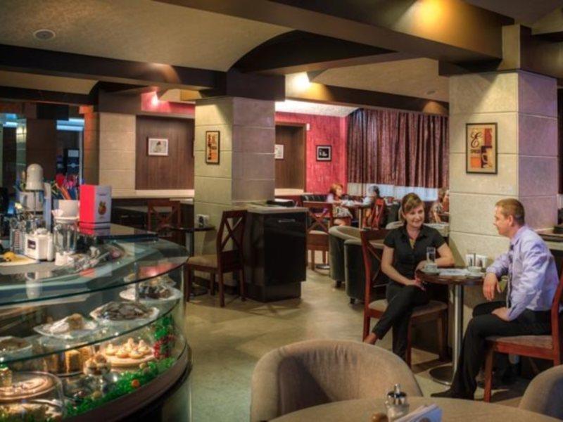 Voyage Hotel Алма Ата Екстериор снимка