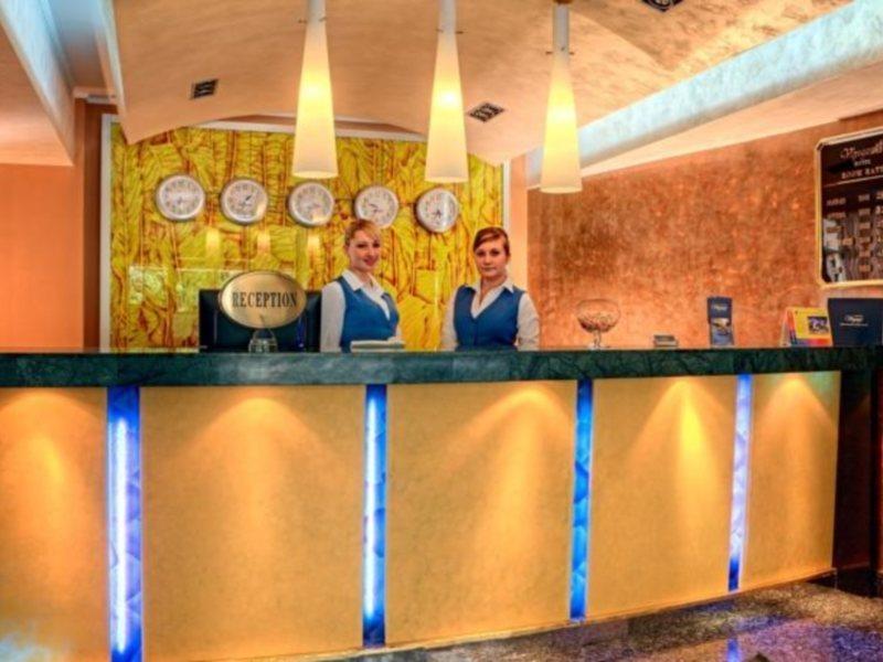 Voyage Hotel Алма Ата Екстериор снимка