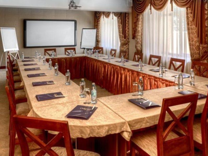 Voyage Hotel Алма Ата Екстериор снимка